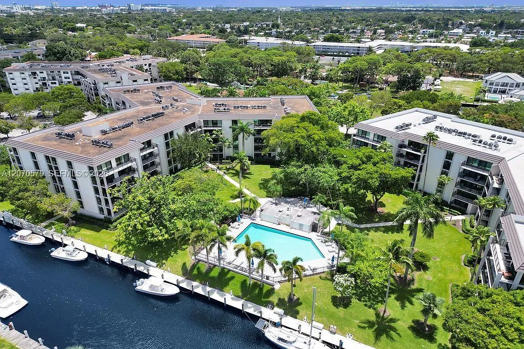 River Reach Condominium I — Photo 2