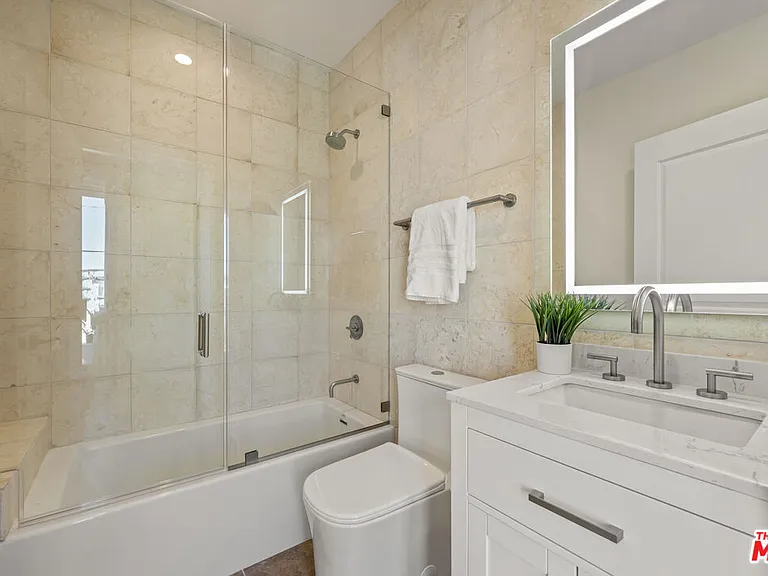 1825 Pandora Ave #Penthouse 402 — Photo 28