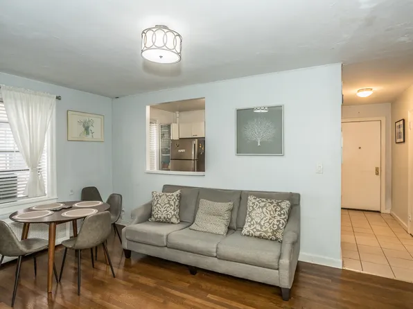 51-42 30th Avenue image 3 of 26