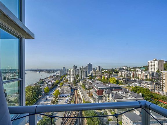 2nd image of 125 Columbia St #1806
