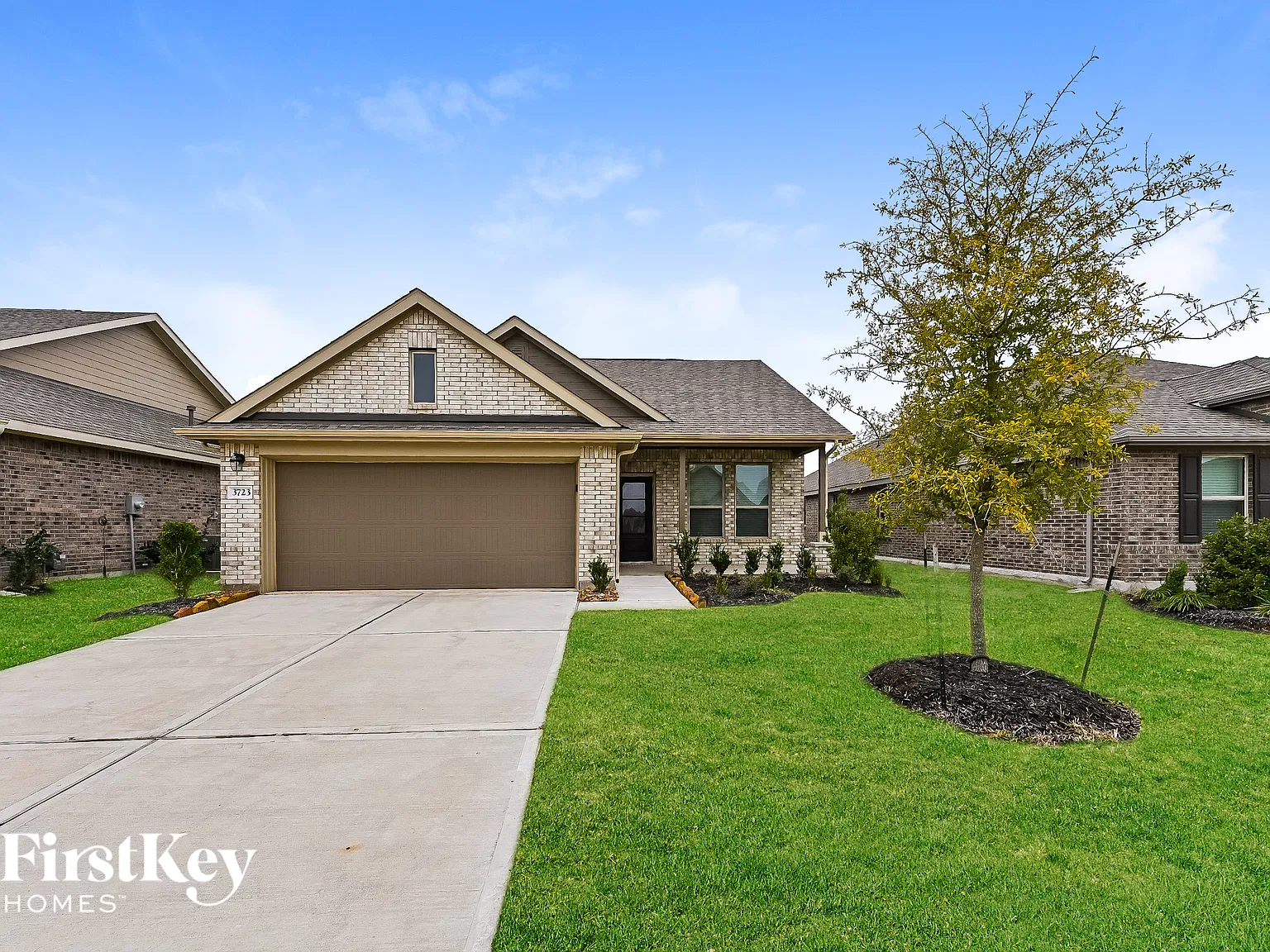3 bed, 2.0 bath, 1567 sqft, $2,220 — Photo 1