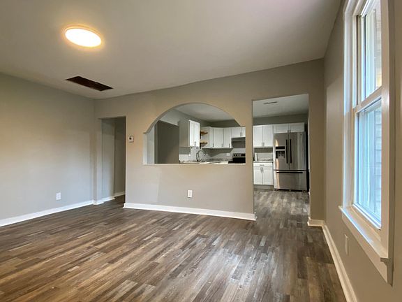 4th image of 949 W Elmwood Dr