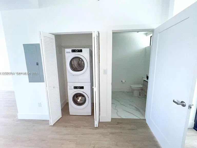 4100 Davie Rd #205 — Photo 13