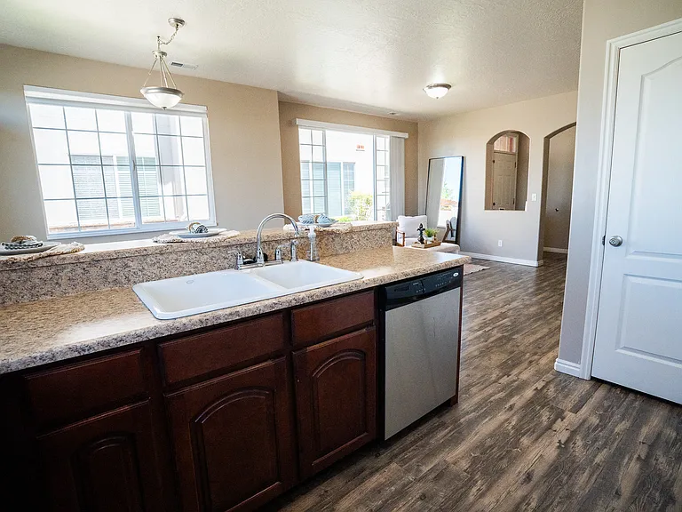 725 Buckingham Dr — Photo 6