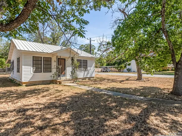 1202 29TH ST, Hondo, TX 78861