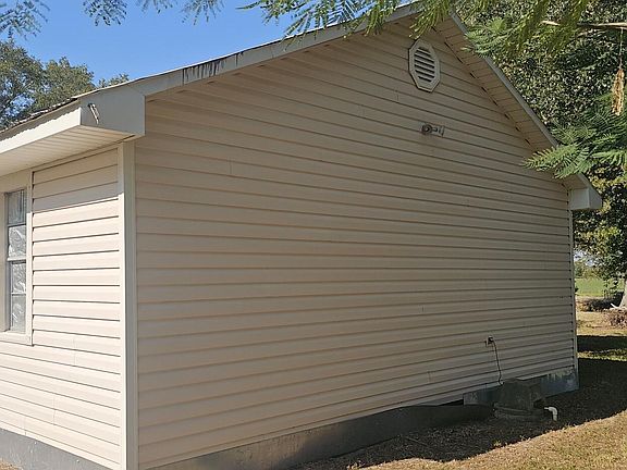 4th image of 3263 Chataignier Rd