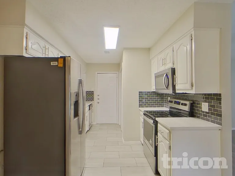 3910 Lillie St — Photo 7