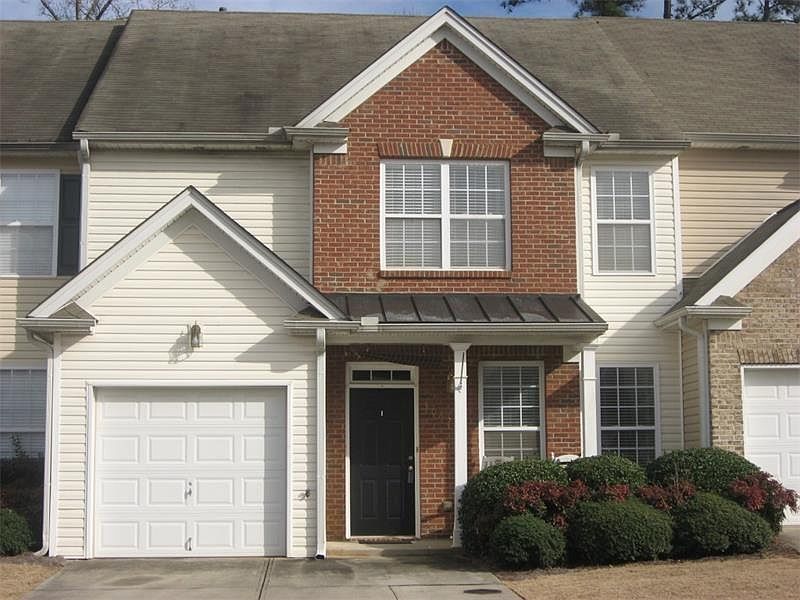 townhome with front sitting porch