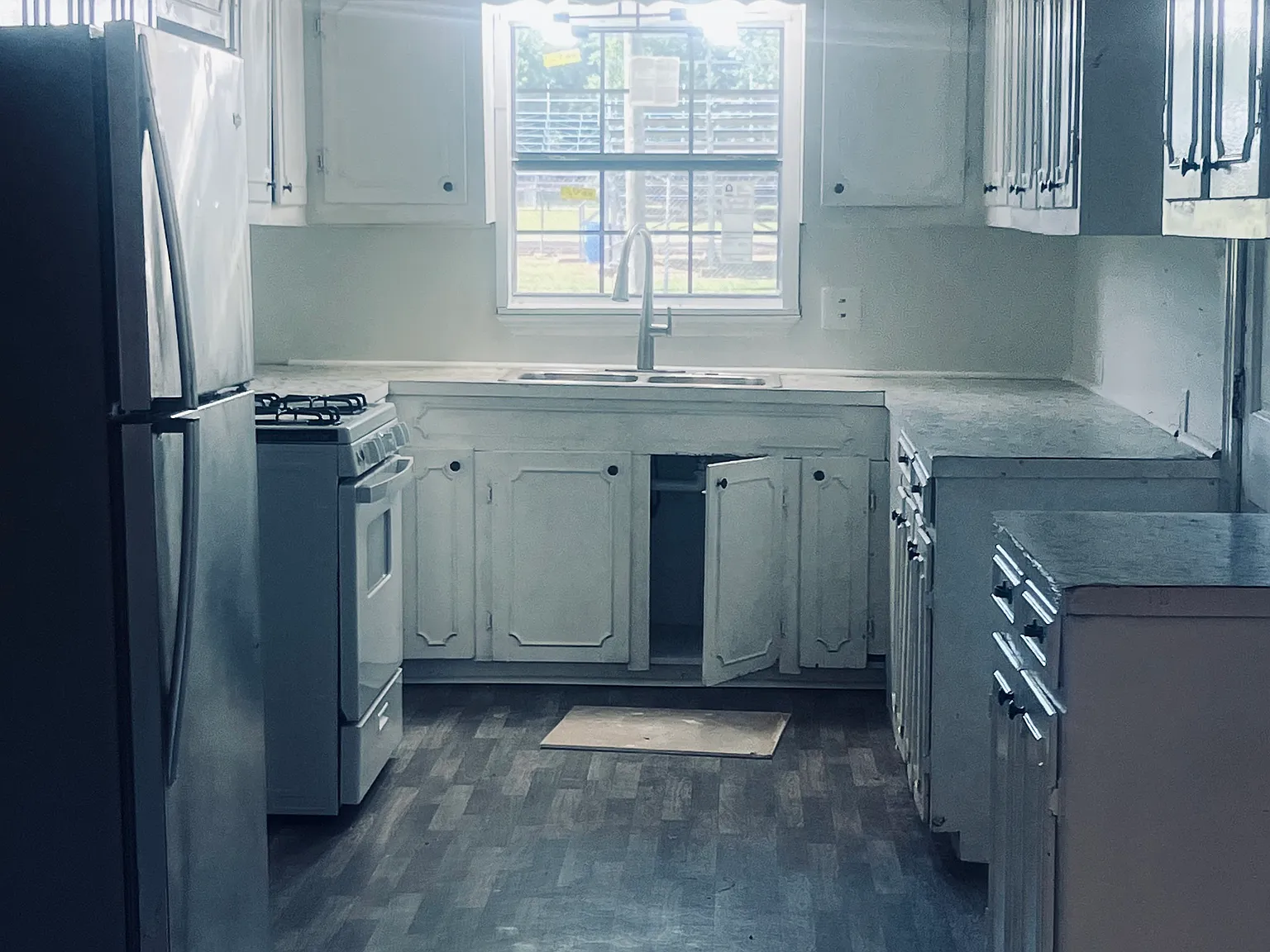 3 bed, 1.5 bath, 1640 sqft, $1,300 — Photo 4