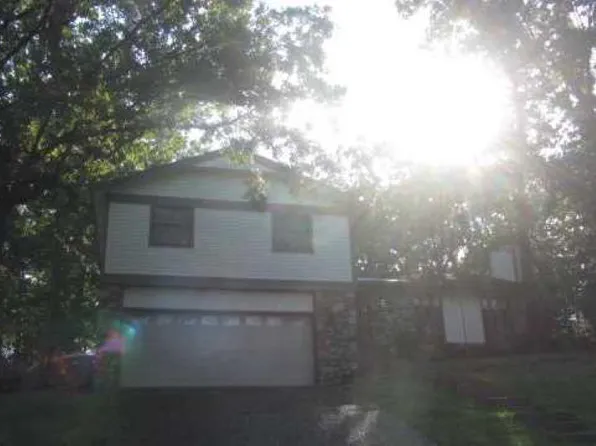 1807 Shumate Dr, Little Rock, AR 72212