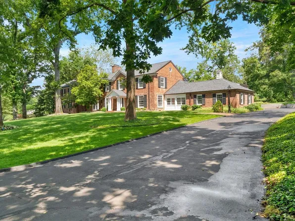 7 Greenbriar Dr, Saint Louis, MO 63124