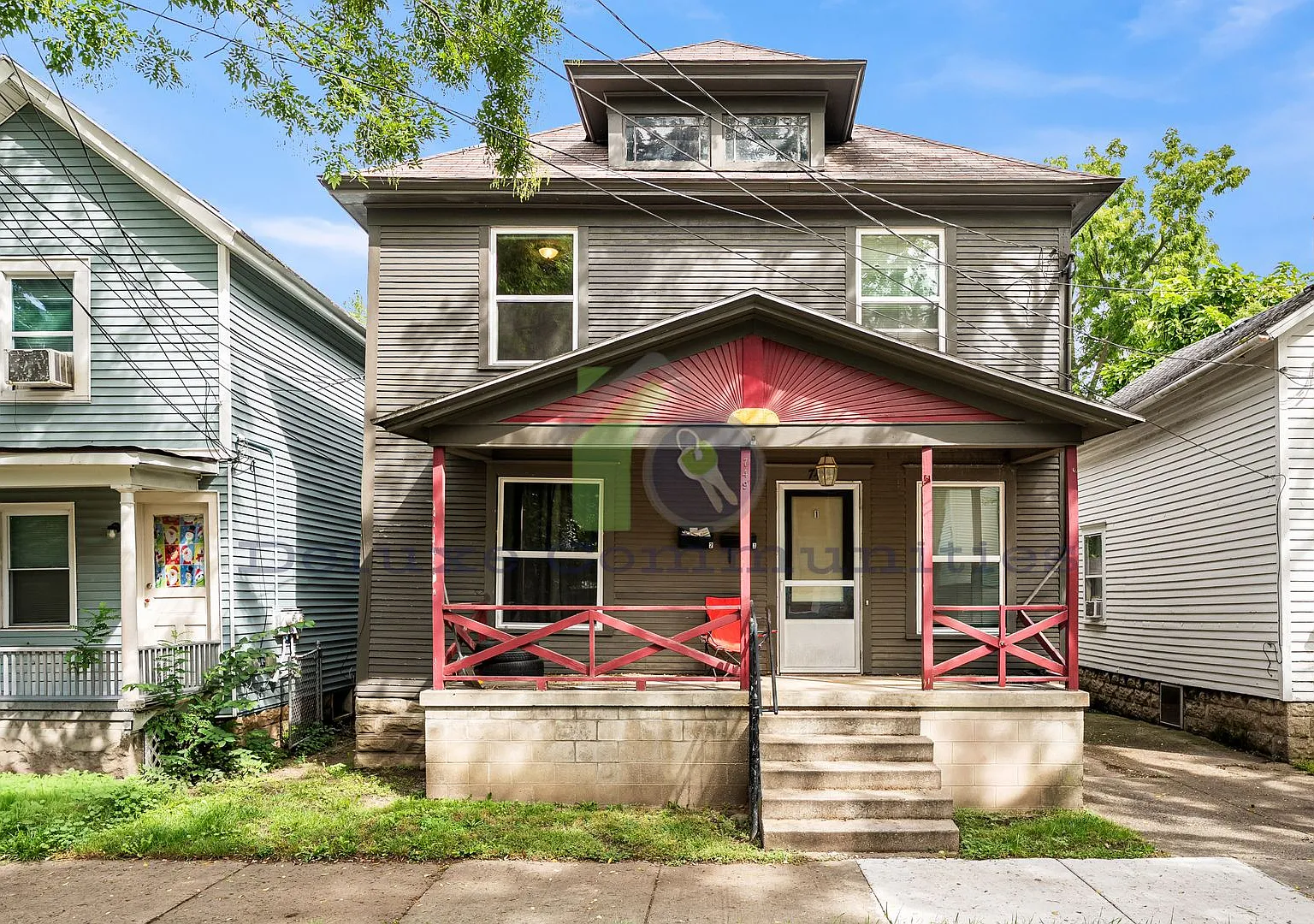 Spacious 1 Bedroom Upper Unit by Downtown Grand Rapids — Photo 1