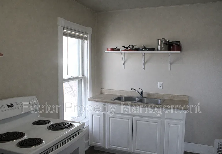 328 N 6th St #2 — Photo 8