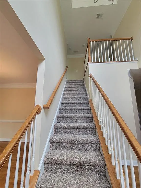 5 bed, 3.5 bath, 3298 sqft, $3,200 — Photo 3