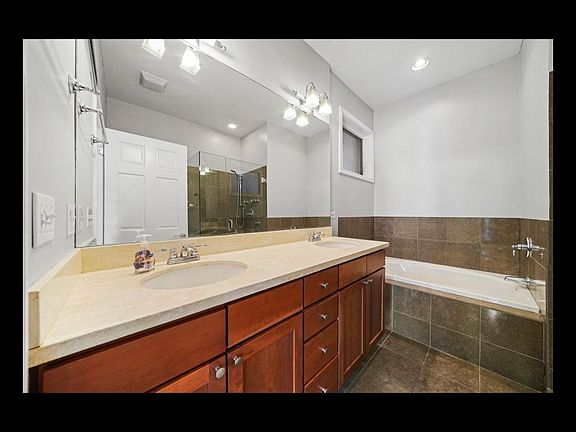 4th image of 1751-1751 N Artesian Ave #2