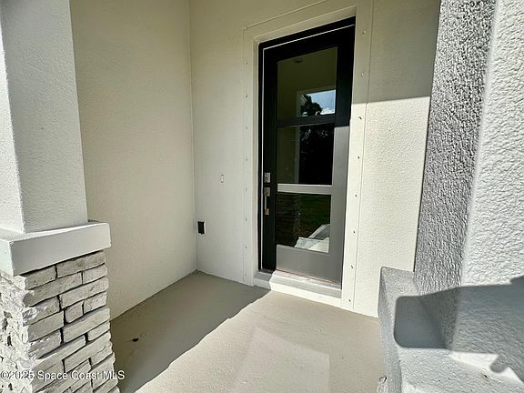 4th image of 1326 Seeley Cir NW