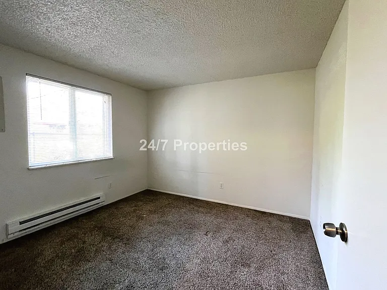 6421 SE 52nd Ave — Photo 13