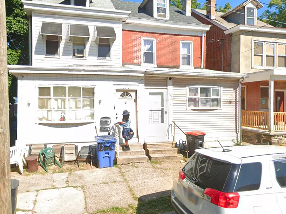 116 E 21st St