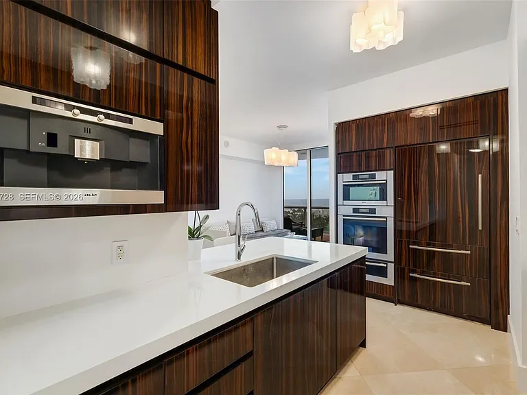 50 S Pointe Dr #903 — Photo 8