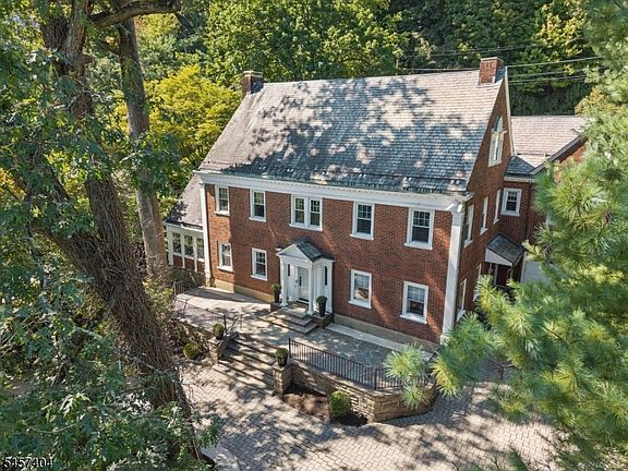 4th image of 174 Highland Ave