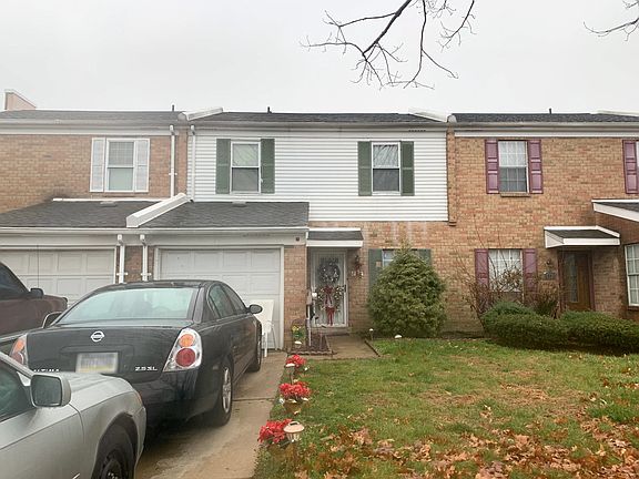 3rd image of 8502 Lyons Pl