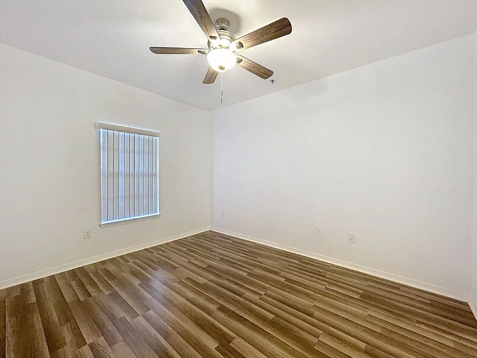 1 bed, 1.0 bath, 702 sqft, $1,145 — Photo 3