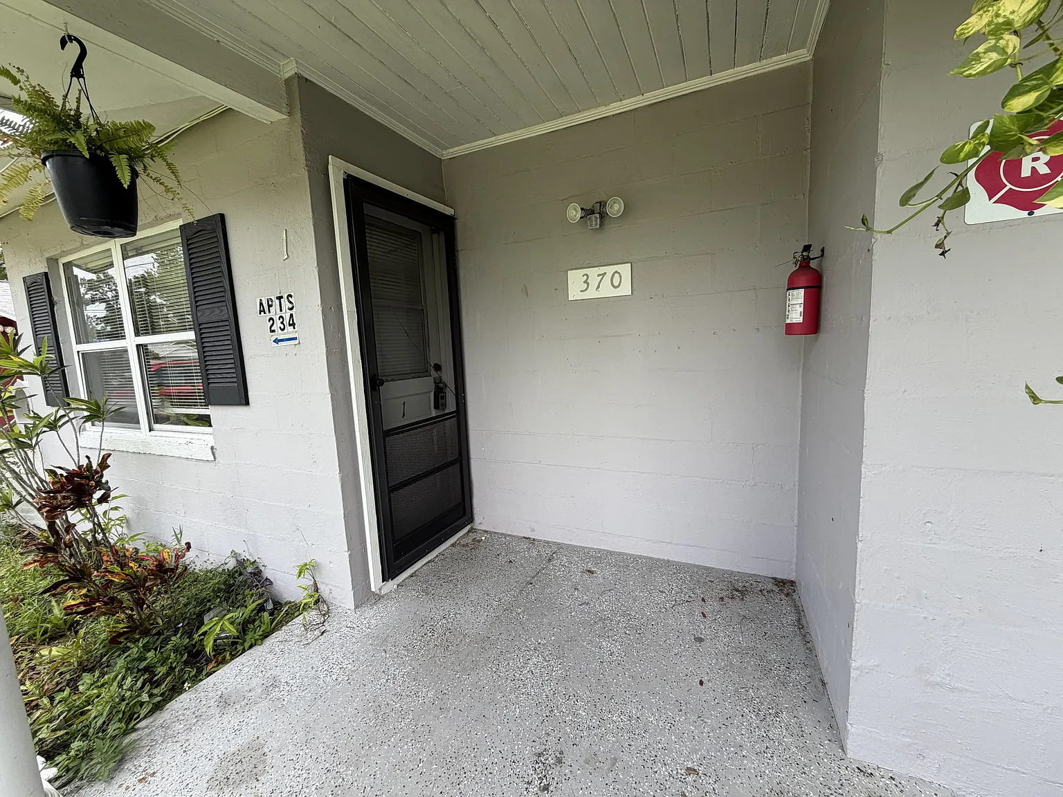 2 bed, 770 sqft, $1,600 — Photo 2