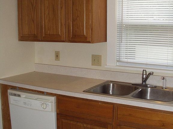 Kitchen w/dishwasher