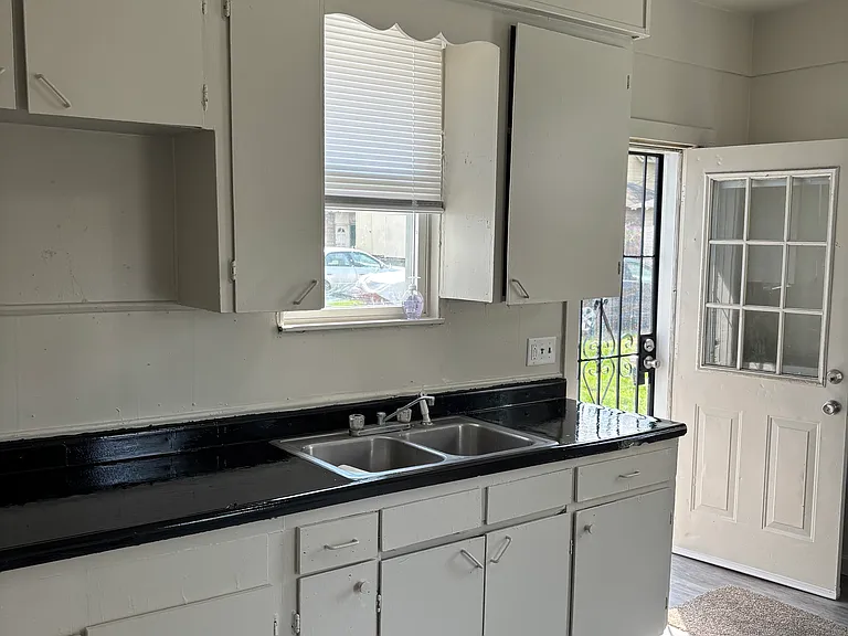 803 Garfield Ave SW — Photo 3