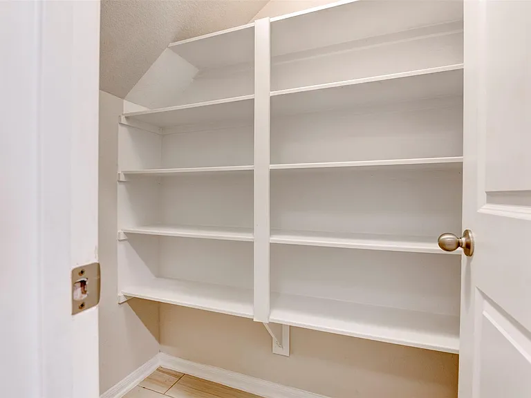 4542 Medrano Trl — Photo 15