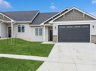 814 Trail Ridge Rd, Indianola, IA 50125