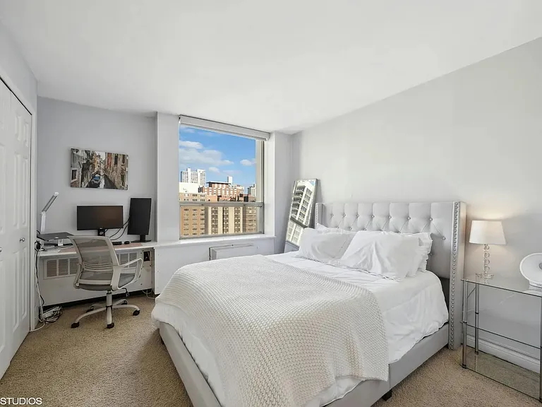 1360 N Sandburg Ter #1701C — Photo 10