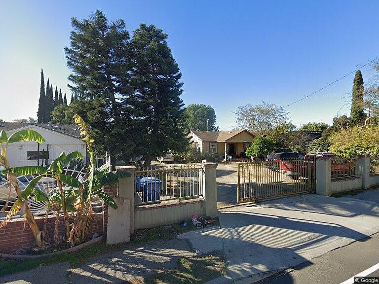 1st image of 15746 Saticoy St