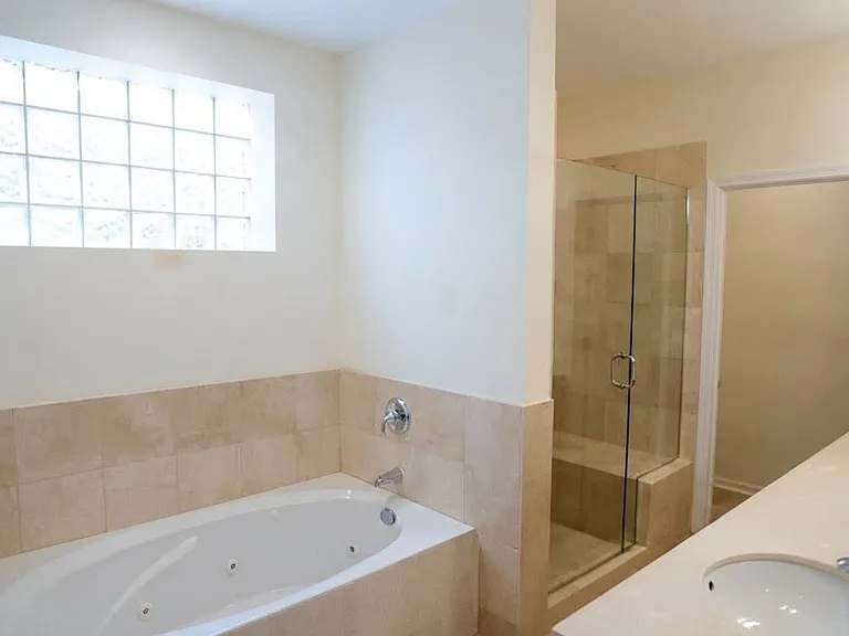 2054 W Chase Ave #1S — Photo 9