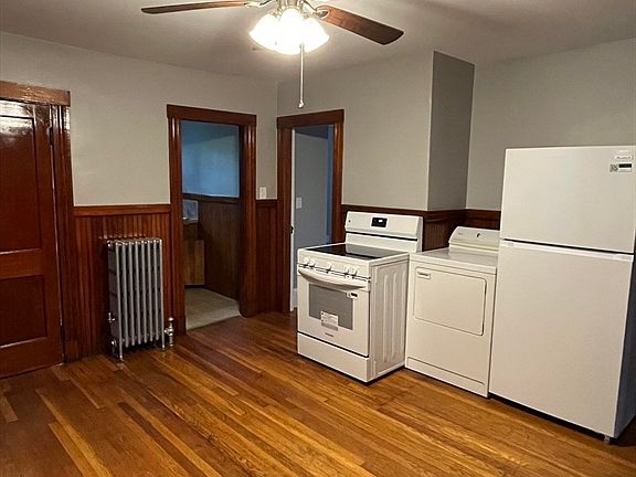 5th image of 55 E Walnut St #2