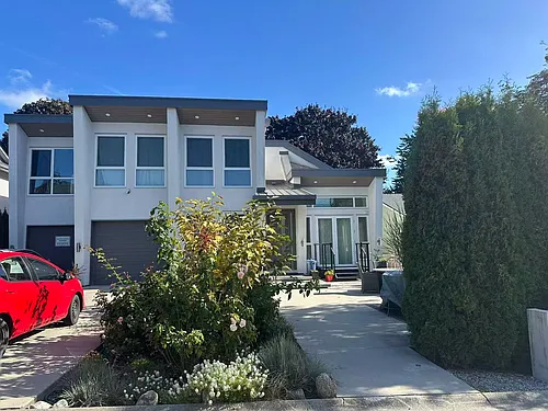 1525 King George Blvd Photo 1