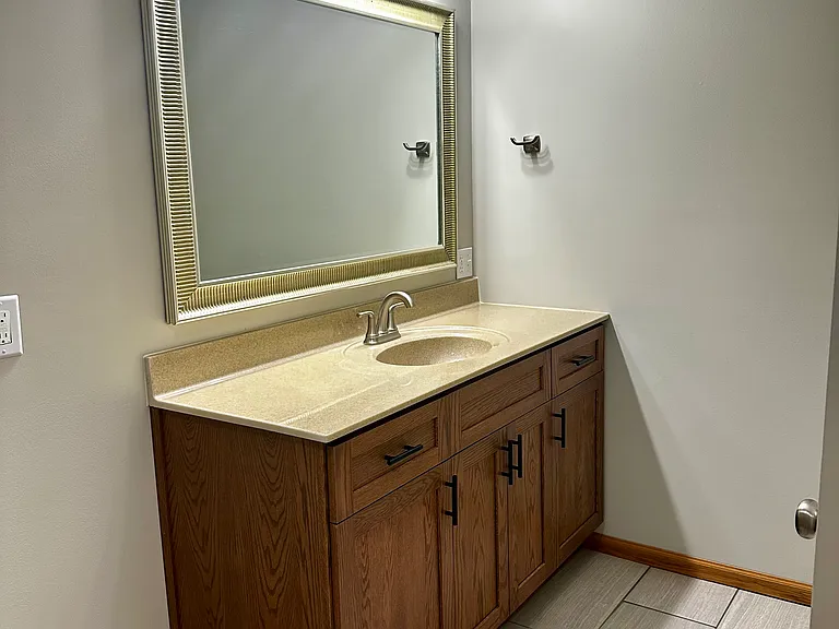 8100 E Mount Hope Rd — Photo 20