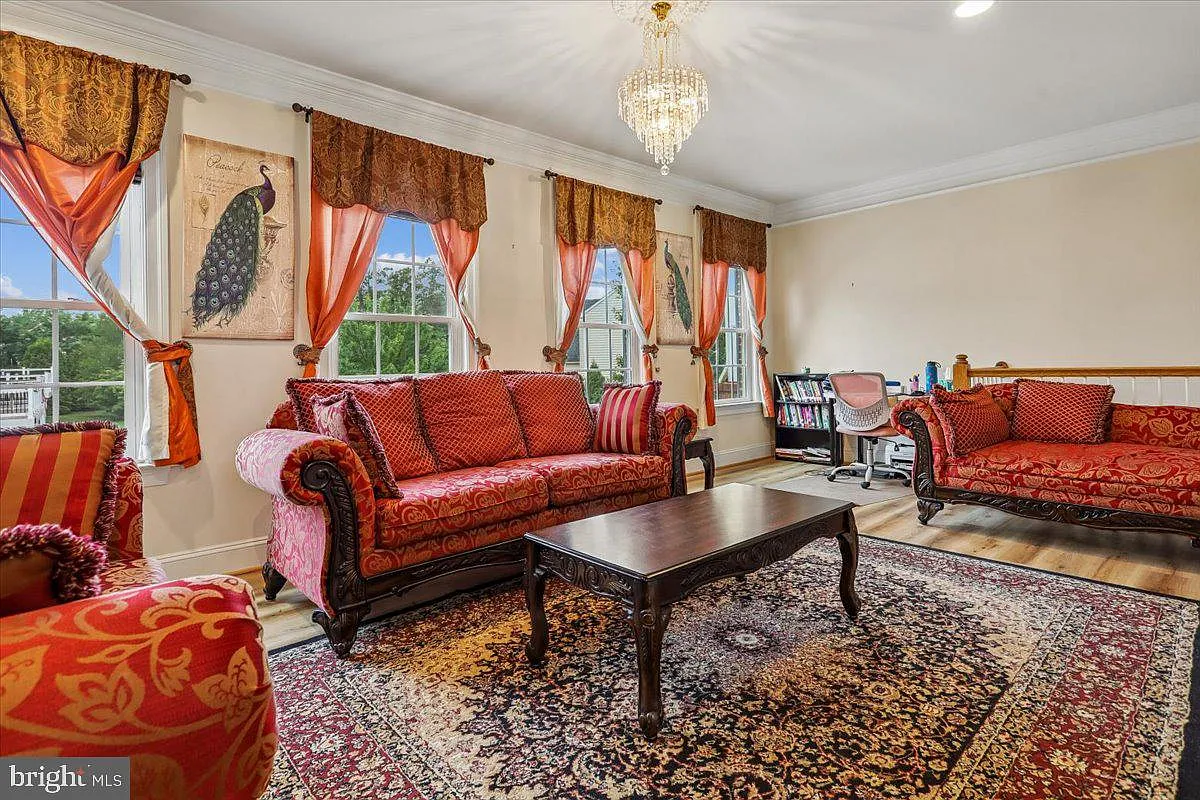 4 bed, 3.5 bath, 3200 sqft, $3,400 — Photo 4