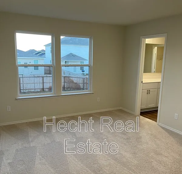 451 Forsythia — Photo 4