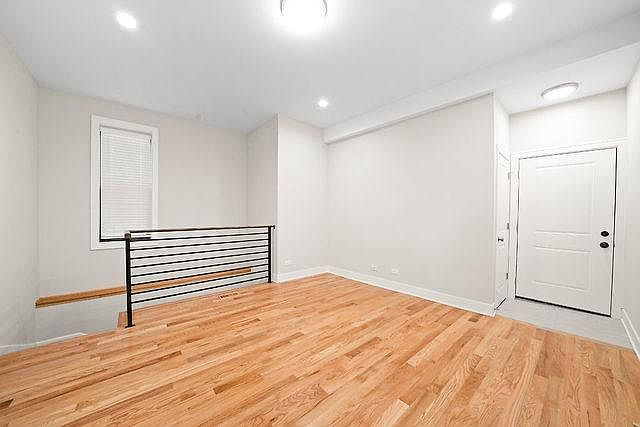 1st image of 2043 W 22nd Pl #1R0