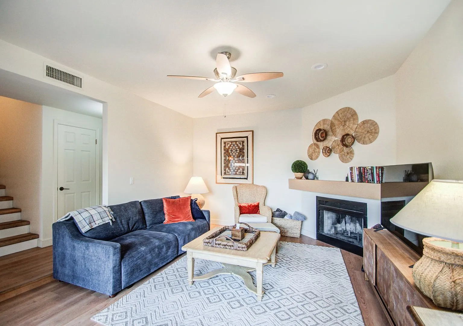 Stunning Fully Furnished Rental! — Photo 1