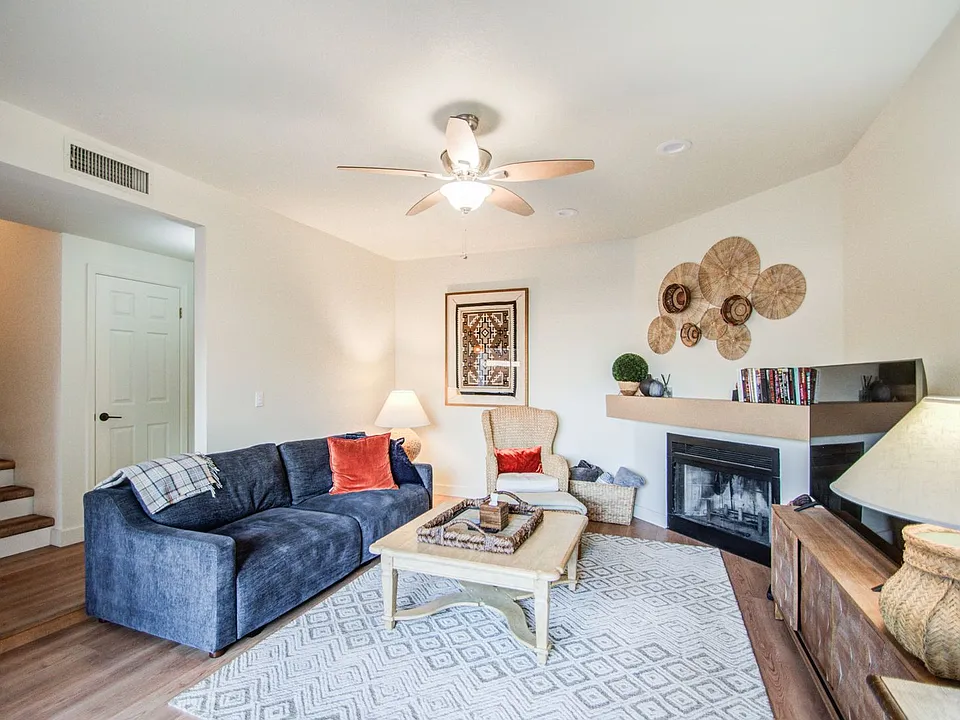 5640 E Bell Rd #1010