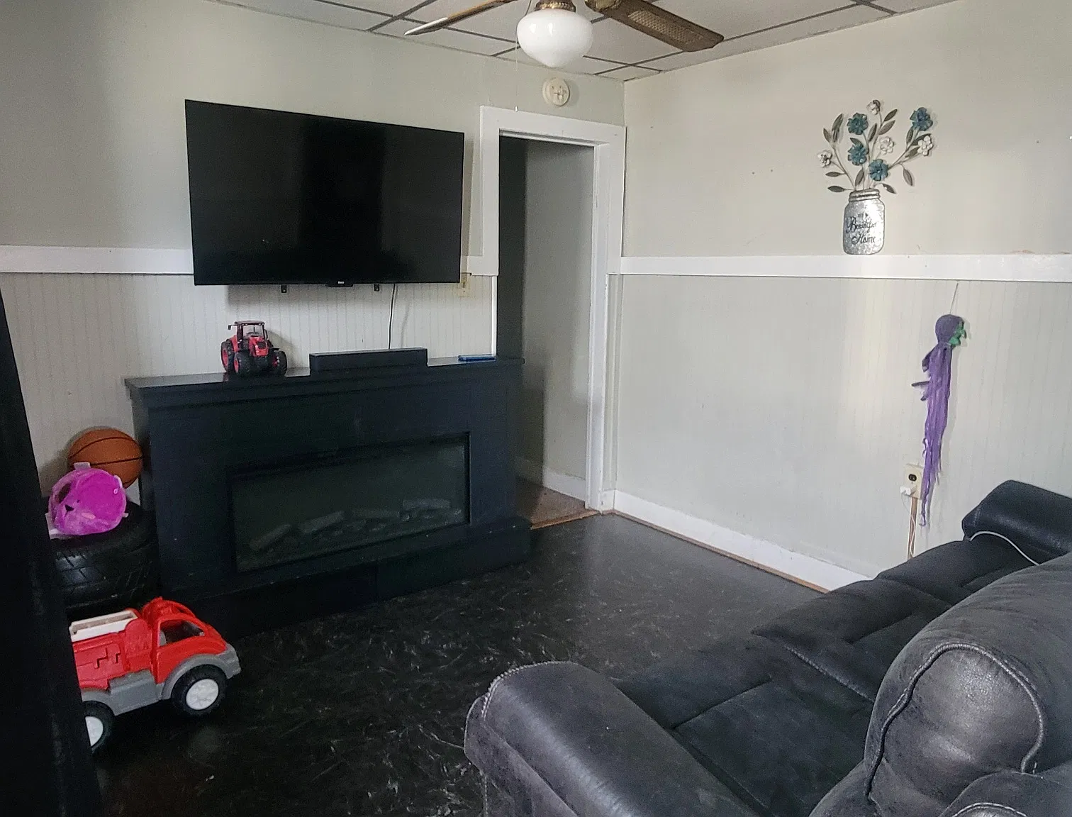 2 bed, 2056 sqft, $1,300 — Photo 1