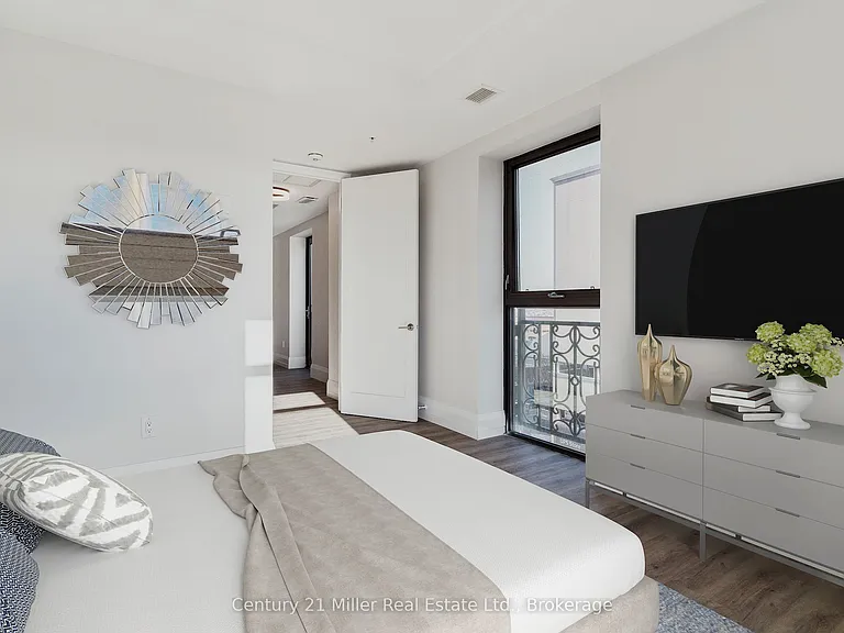 118 King St E #618 — Photo 6
