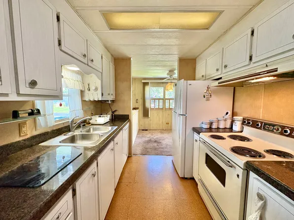 5890 Camelot Dr N #86, Sarasota, FL 34233