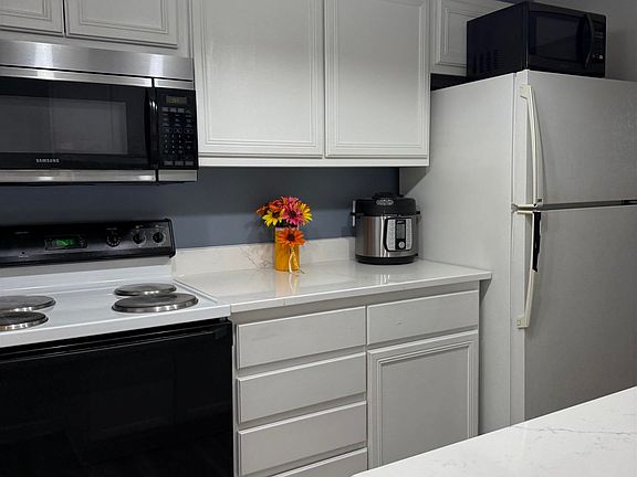 5th image of 29 Heritage Village Ln