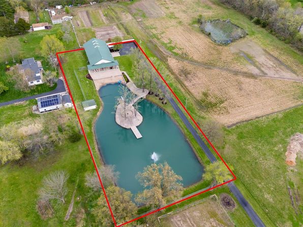 2878 Sunfield Rd, Du Quoin, IL 62832