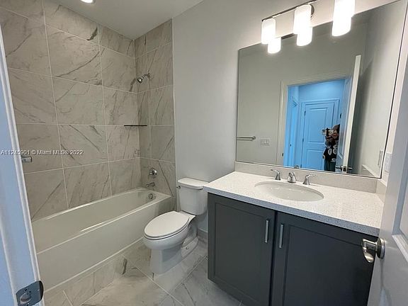 2nd image of 534 Sanderling Cir #534