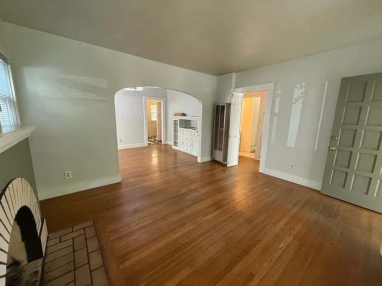 1813 Beverly Way — Photo 7