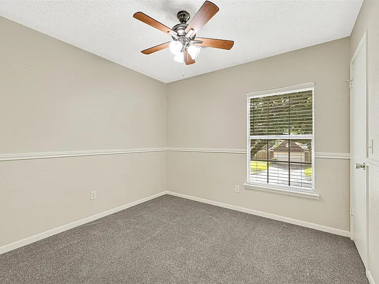 4010 Spring Garden Dr — Photo 14